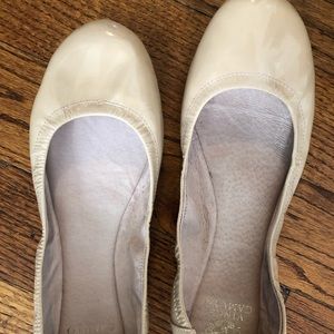 Vince Camuto light tan patent leather flats